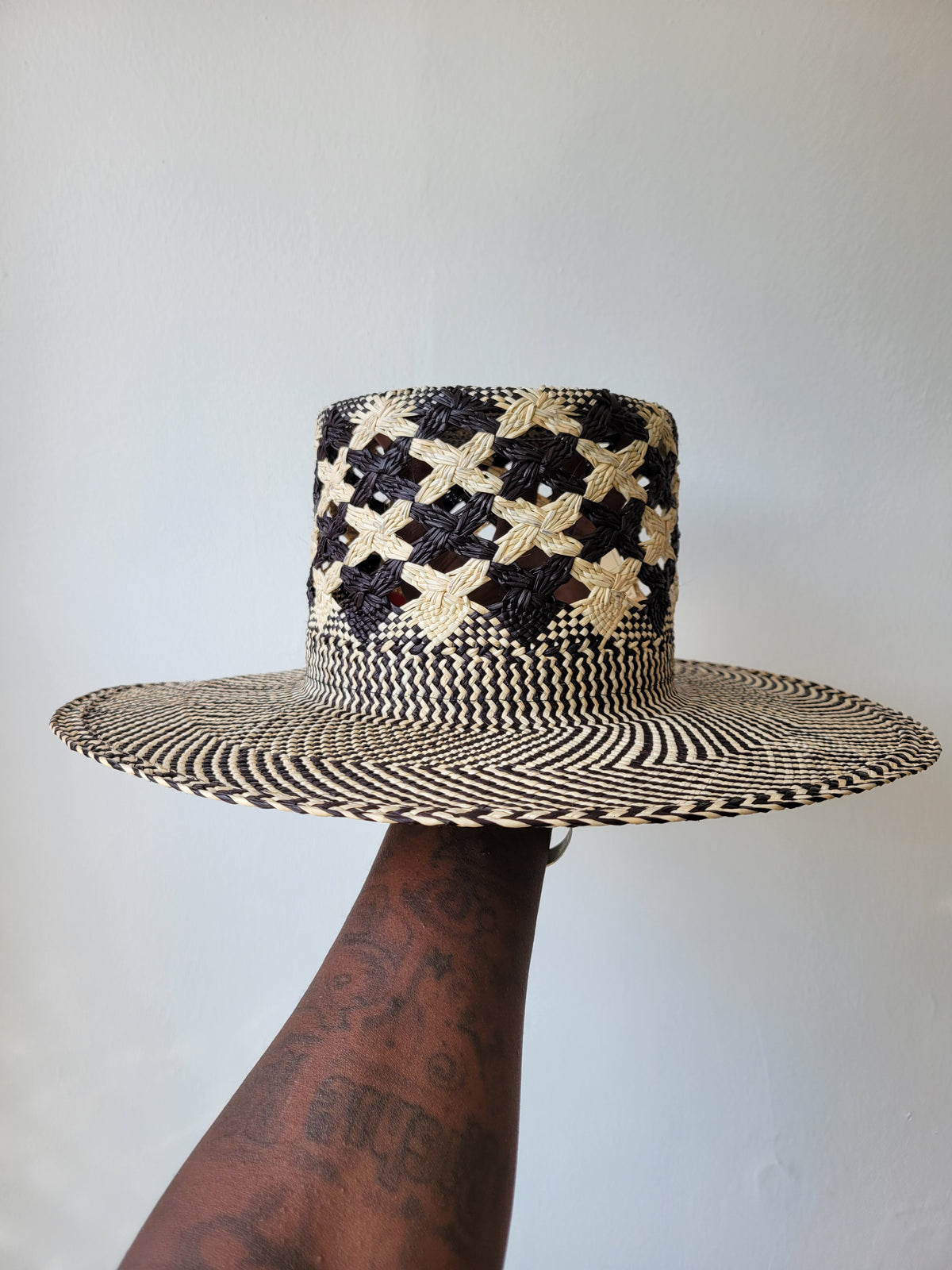 Mia Straw hat