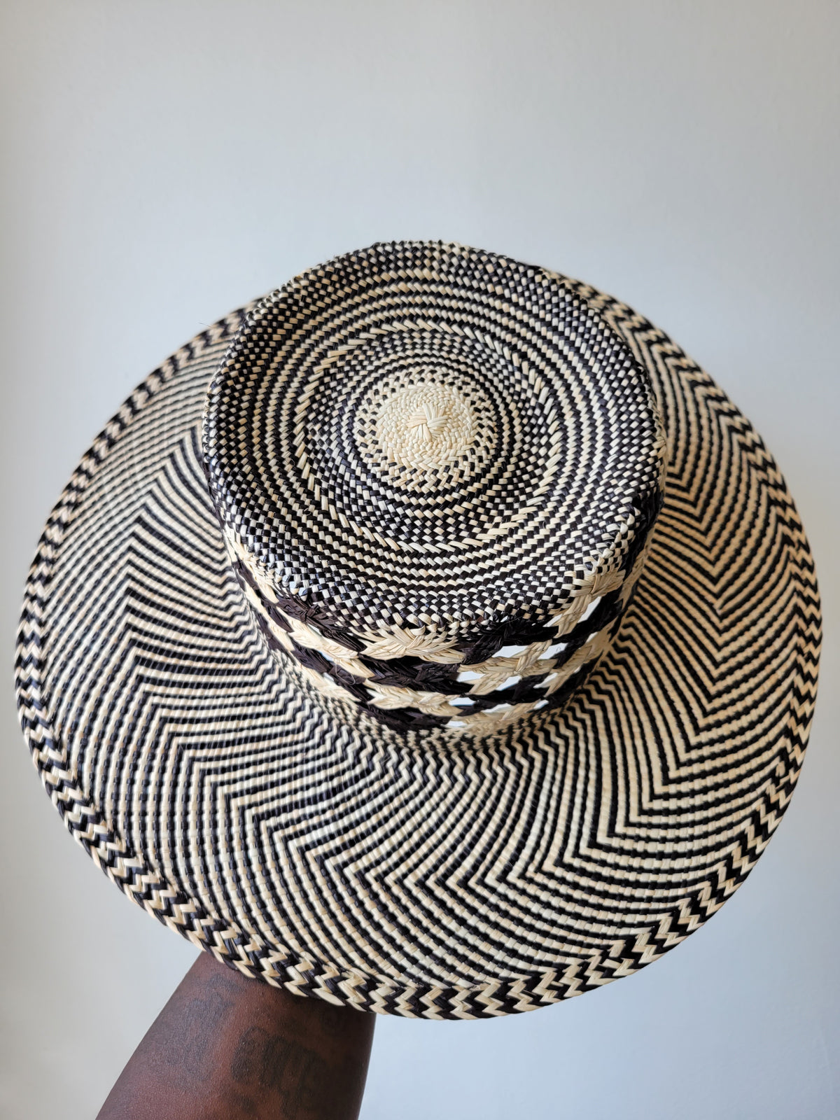 Mia Straw hat