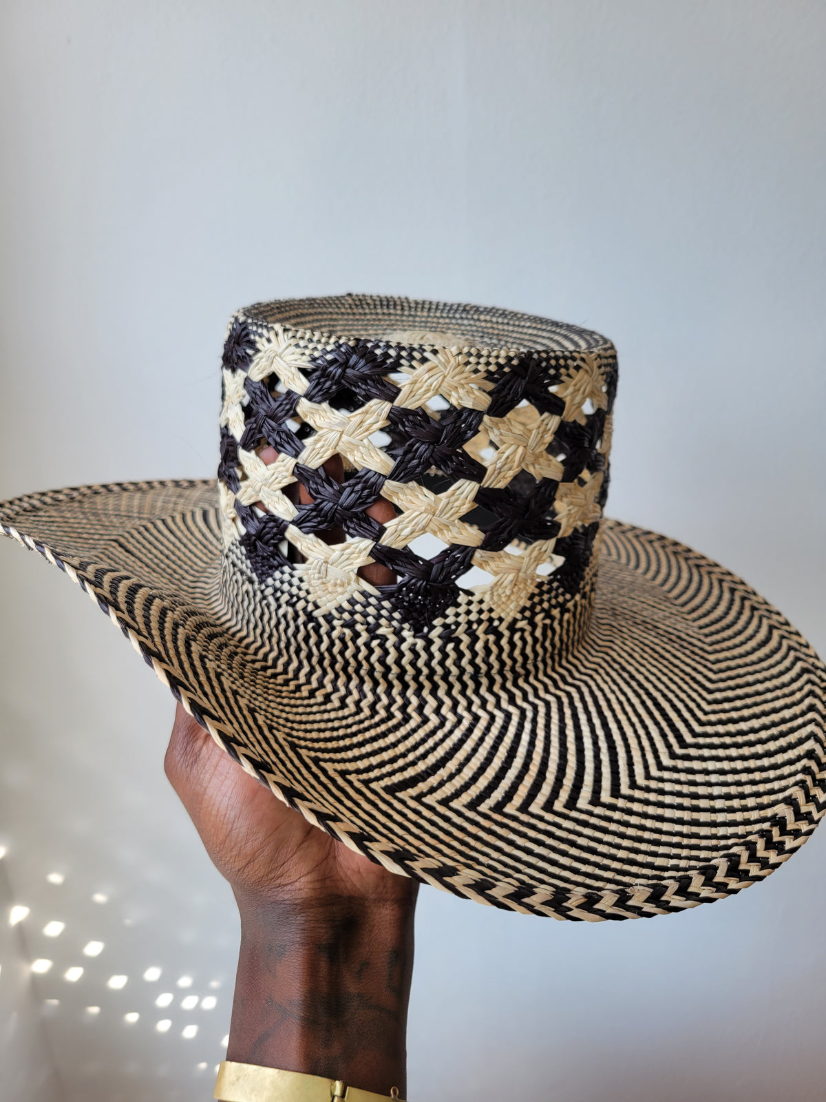 Mia Straw hat