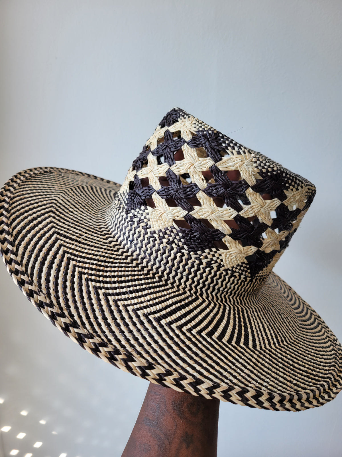 Mia Straw hat