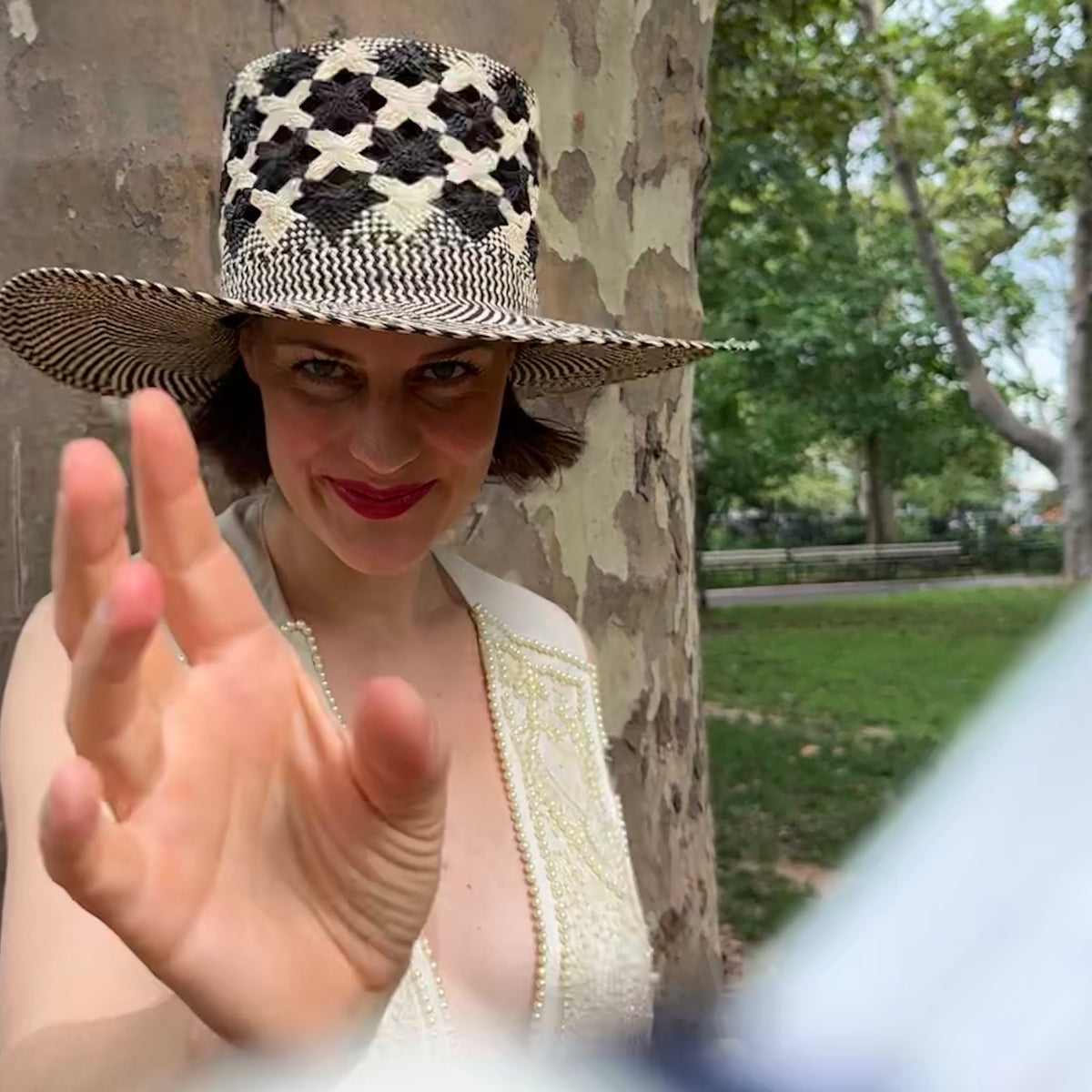 Mia Straw hat